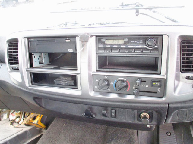 日野レンジャー幌ウイング中型（4t）[写真21]