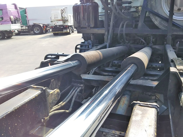 三菱ふそうファイターアームロール中型（4t）[写真14]