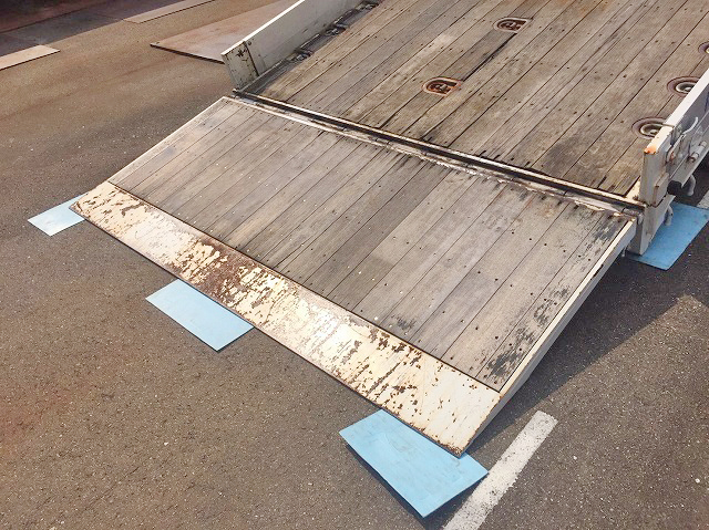 日野レンジャーセーフティクレーン4段増トン（6t・8t）[写真11]