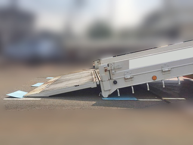 日野レンジャーセーフティクレーン4段増トン（6t・8t）[写真12]