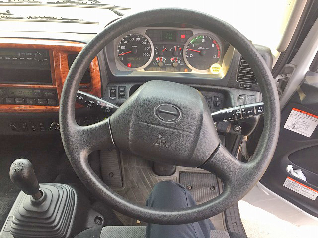 日野レンジャーセーフティクレーン4段増トン（6t・8t）[写真24]