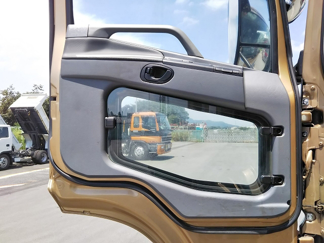 三菱ふそうスーパーグレート冷凍車（冷蔵車）大型（10t）[写真27]