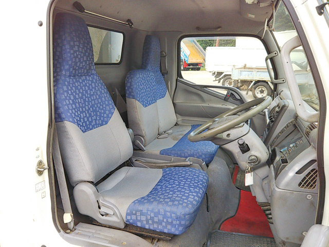 三菱ふそうキャンターアルミウイング小型（2t・3t）[写真32]