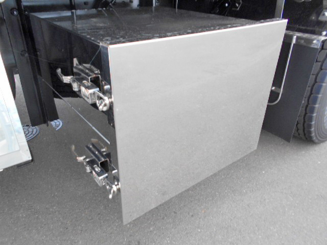 三菱ふそうスーパーグレートアルミブロック大型（10t）[写真18]