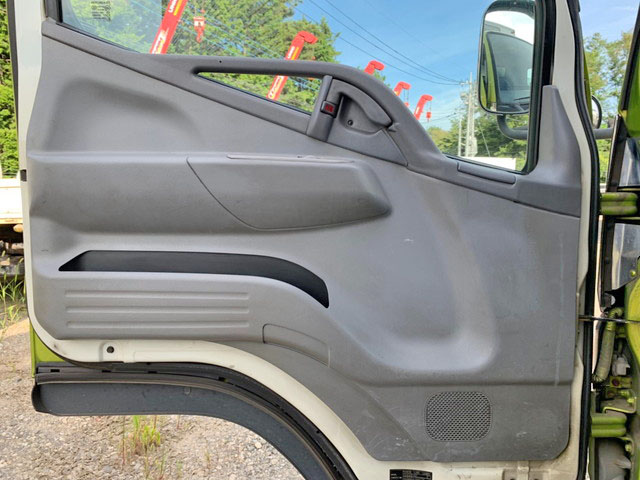 三菱ふそうキャンターアルミバン小型（2t・3t）[写真26]