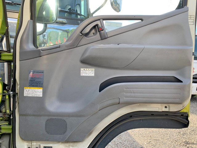 三菱ふそうキャンターアルミバン小型（2t・3t）[写真27]