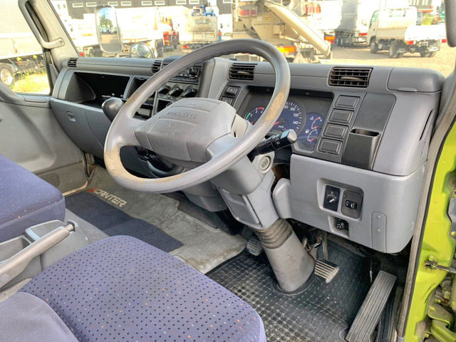 三菱ふそうキャンターアルミバン小型（2t・3t）[写真29]
