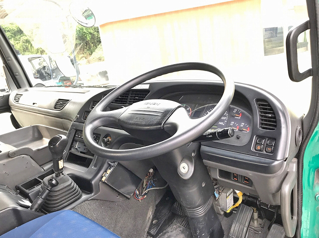 いすゞギガトレーラーヘッド（トラクターヘッド）大型（10t）[写真33]