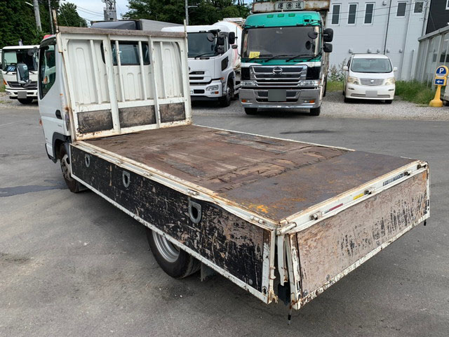 三菱ふそうキャンター平ボディ小型（2t・3t）[写真12]