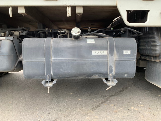 三菱ふそうキャンター平ボディ小型（2t・3t）[写真17]