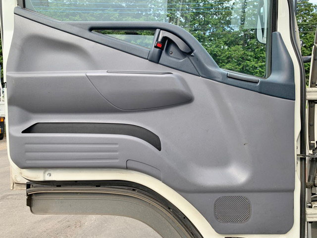 三菱ふそうキャンター平ボディ小型（2t・3t）[写真28]