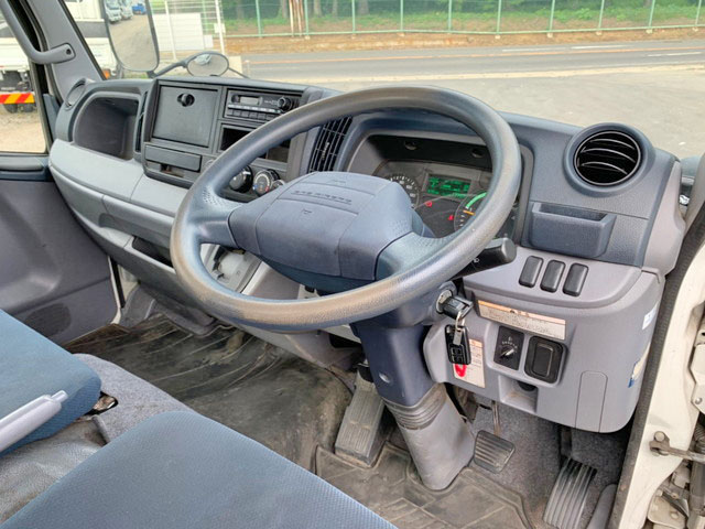 三菱ふそうキャンター平ボディ小型（2t・3t）[写真31]