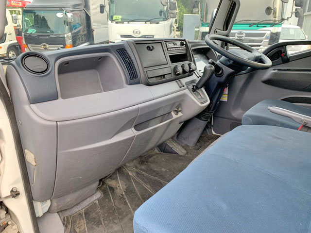 三菱ふそうキャンター平ボディ小型（2t・3t）[写真33]