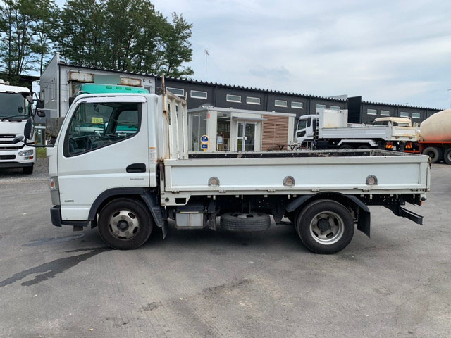 三菱ふそうキャンター平ボディ小型（2t・3t）[写真05]