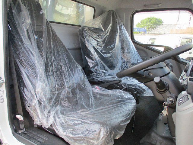 三菱ふそうキャンターアルミウイング小型（2t・3t）[写真22]