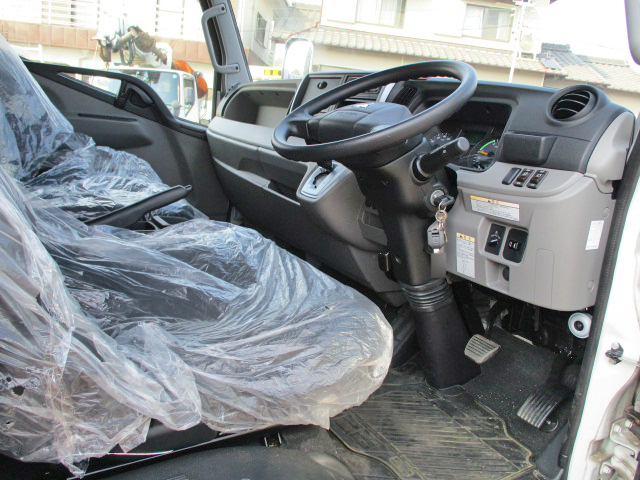 三菱ふそうキャンターアルミウイング小型（2t・3t）[写真23]