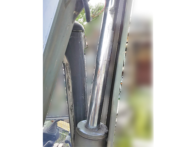 三菱ふそうユンボ（バックホー）[写真06]