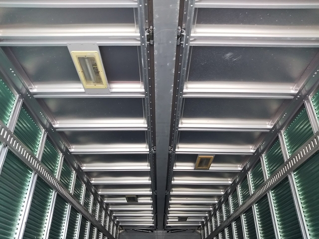 いすゞフォワードアルミウイング中型（4t）[写真13]