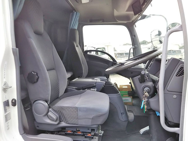 いすゞフォワードアルミウイング中型（4t）[写真31]