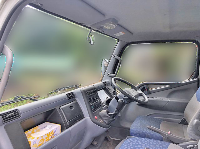 三菱ふそうキャンター平ボディ小型（2t・3t）[写真14]
