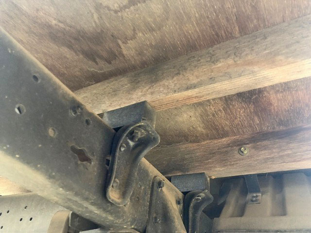 三菱ふそうキャンター平ボディ小型（2t・3t）[写真08]