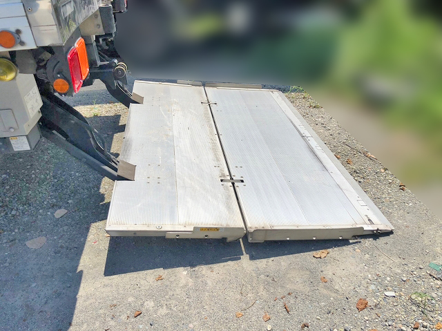 いすゞフォワード冷凍車（冷蔵車）中型（4t）[写真11]