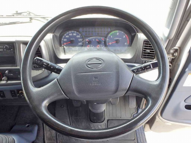 日野レンジャーセルフクレーン3段中型（4t）[写真37]