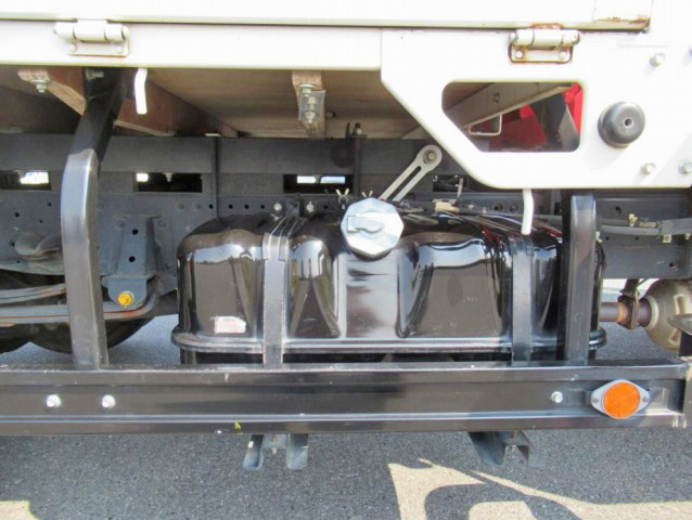 いすゞエルフダブルキャブ・クレーン付小型（2t・3t）[写真22]