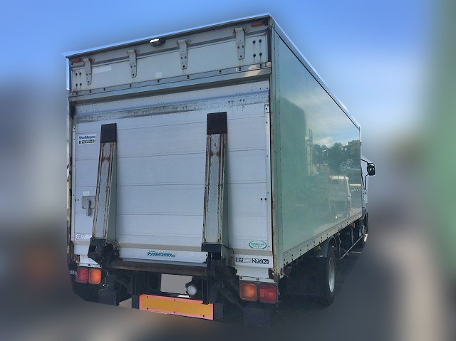 三菱ふそうファイターパネルバン中型（4t）[写真03]