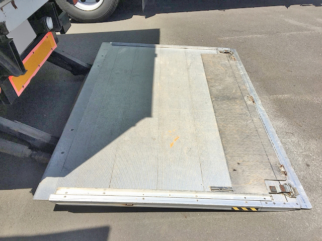 三菱ふそうファイターパネルバン中型（4t）[写真06]