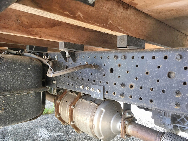 いすゞエルフ平ボディ小型（2t・3t）[写真10]