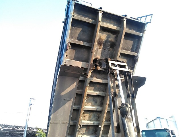 日野プロフィアダンプ大型（10t）[写真13]