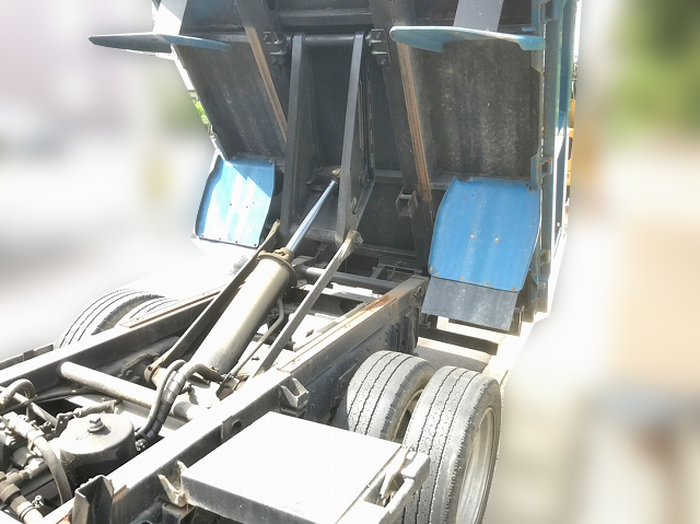 三菱ふそうキャンターダンプ・クレーン付小型（2t・3t）[写真11]