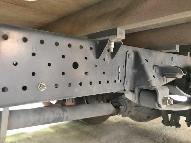 いすゞエルフ平ボディ小型（2t・3t）[写真16]