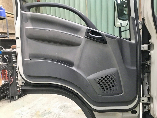 いすゞエルフ平ボディ小型（2t・3t）[写真24]