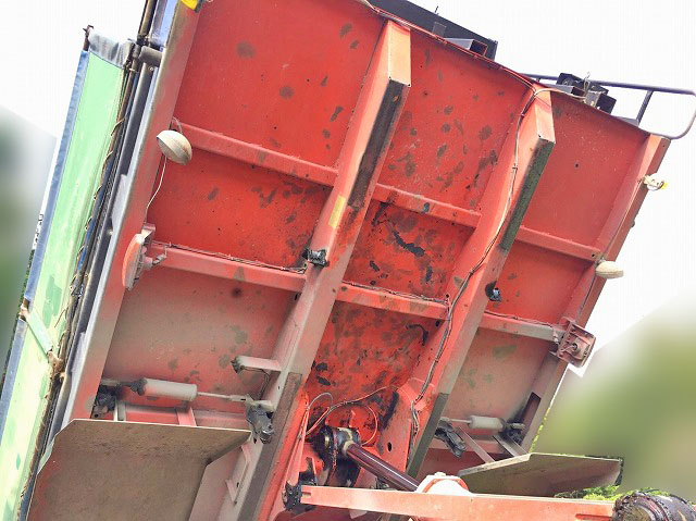 三菱ふそうスーパーグレートダンプ大型（10t）[写真12]