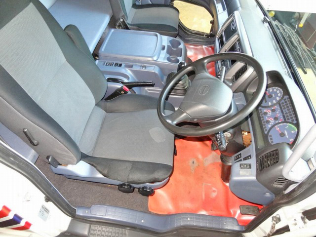 日野レンジャーアルミウイング中型（4t）[写真37]