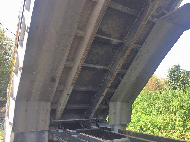 いすゞギガ深ダンプ（土砂禁ダンプ）大型（10t）[写真11]