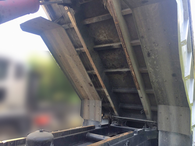 いすゞギガ深ダンプ（土砂禁ダンプ）大型（10t）[写真13]