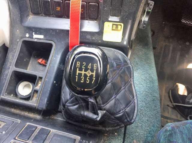 いすゞギガ深ダンプ（土砂禁ダンプ）大型（10t）[写真23]