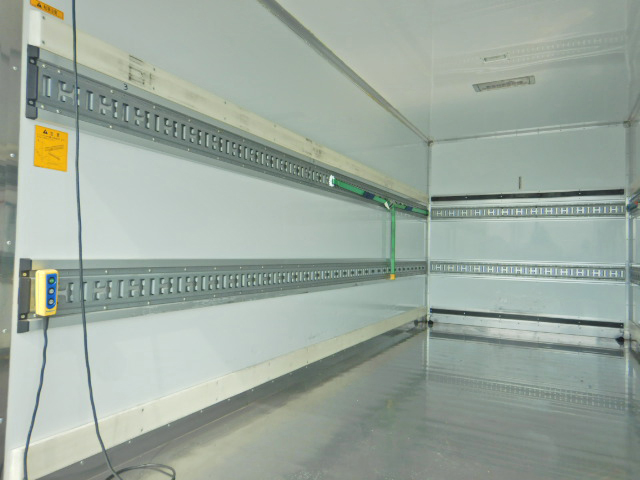 三菱ふそうキャンター保冷バン小型（2t・3t）[写真10]