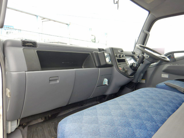 三菱ふそうキャンター保冷バン小型（2t・3t）[写真19]