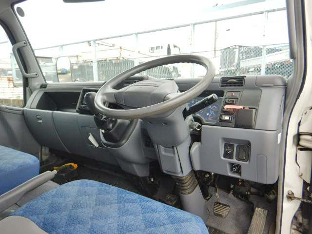 三菱ふそうキャンター保冷バン小型（2t・3t）[写真22]