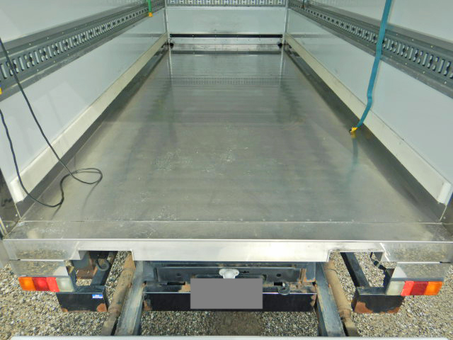 三菱ふそうキャンター保冷バン小型（2t・3t）[写真09]