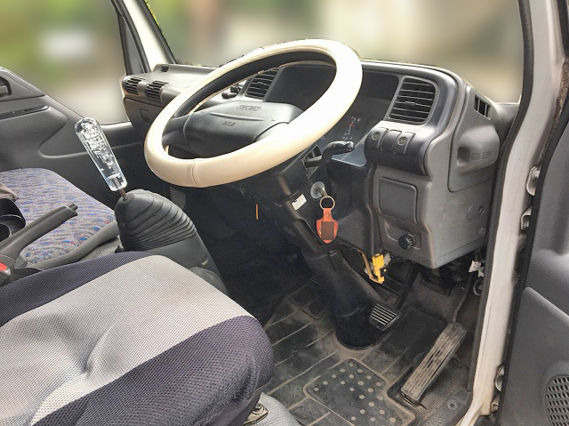 いすゞエルフダブルキャブ（Wキャブ）小型（2t・3t）[写真18]