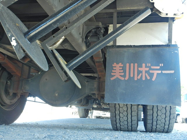 三菱ふそうファイター平ボディ増トン（6t・8t）[写真13]