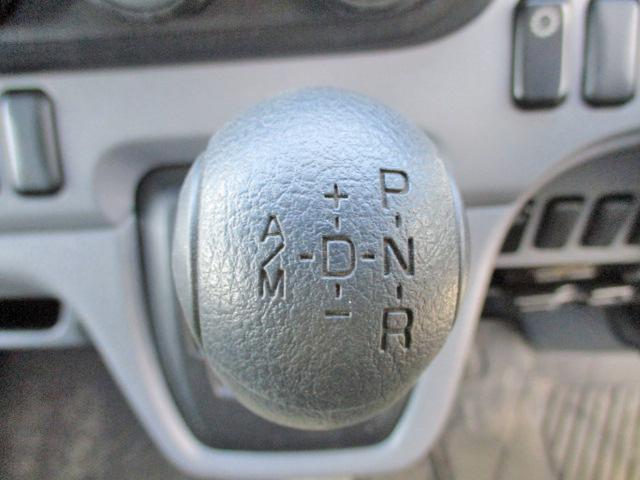 三菱ふそうキャンター幌ウイング小型（2t・3t）[写真24]