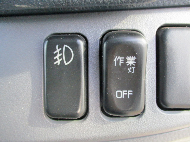 三菱ふそうキャンター幌ウイング小型（2t・3t）[写真28]