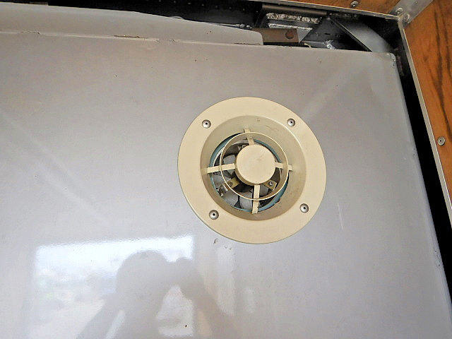 三菱ふそうキャンターアルミウイング小型（2t・3t）[写真10]