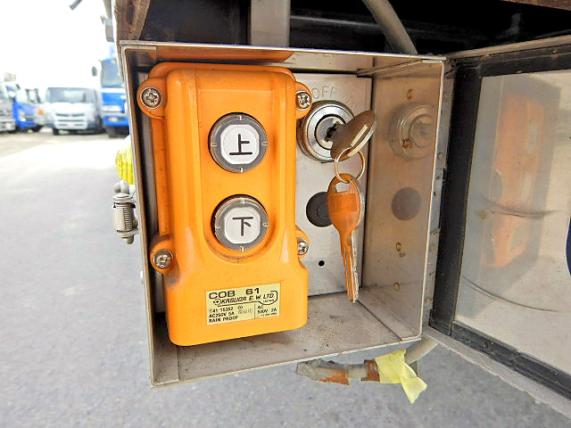 三菱ふそうキャンターアルミウイング小型（2t・3t）[写真11]